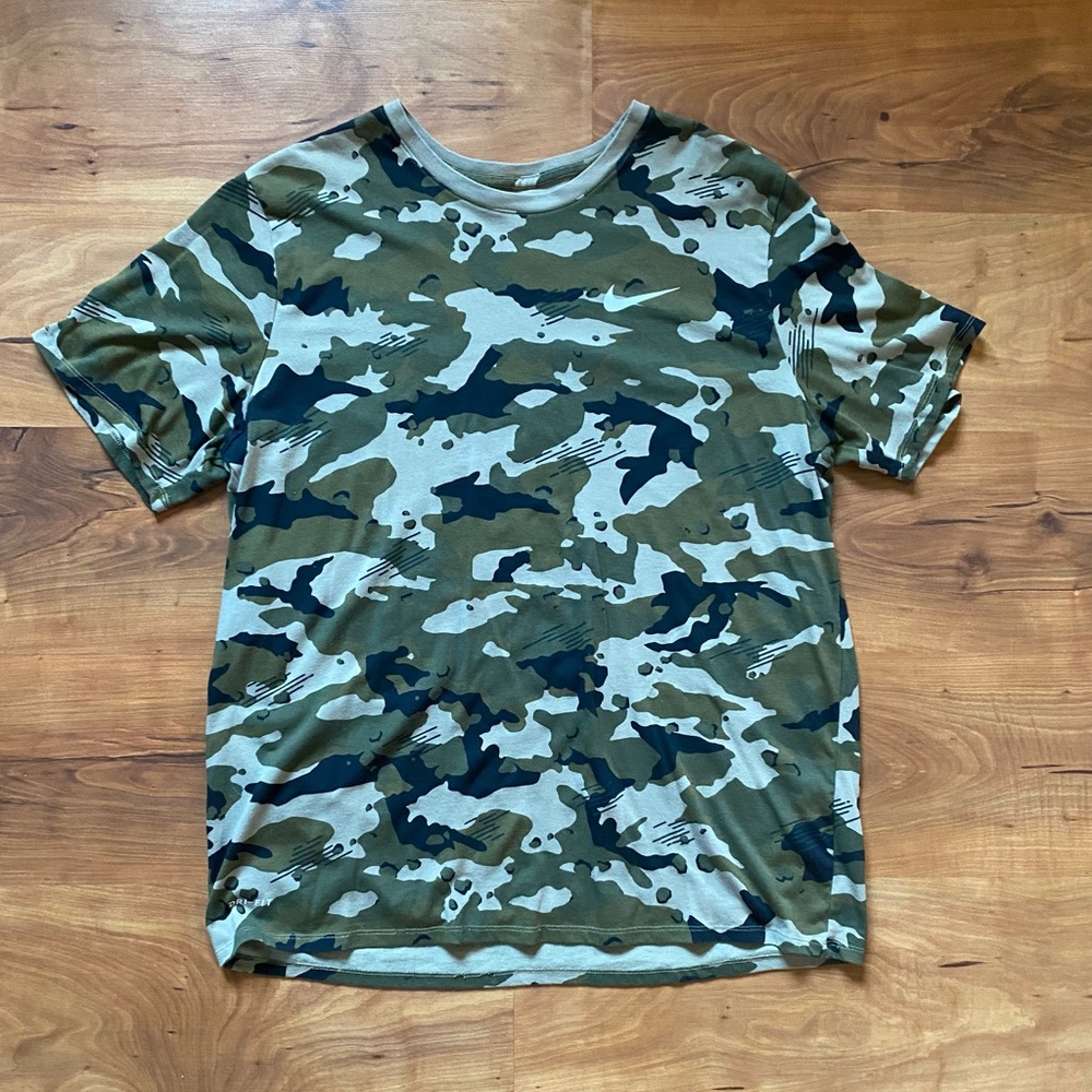 Nike camo t-shirt